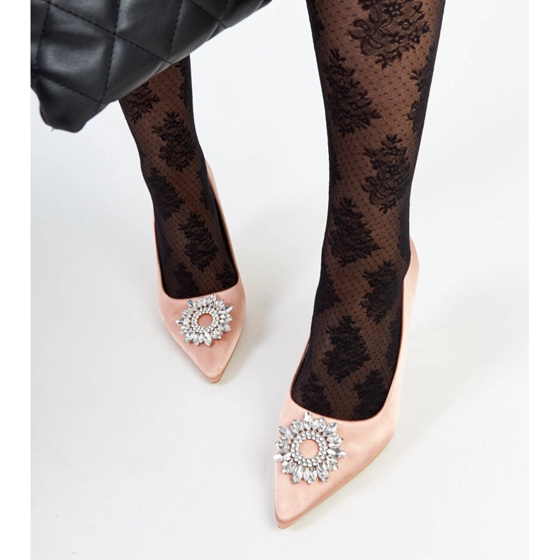 Tacones beige con acabado satinado y pedrería Clemente 1