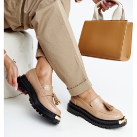 Mocasines macizos beige con inserciones doradas de Tuga 1