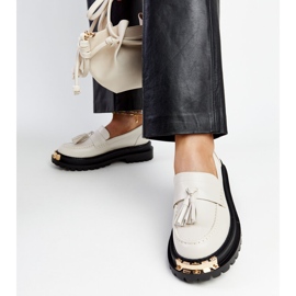 Mocasines masivos beige claro con inserciones doradas de Tuga 3