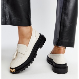 Mocasines masivos beige claro con inserciones doradas de Tuga 4