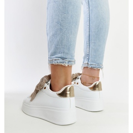 Zapatillas blancas con plataforma alta Shishay. blanco 5