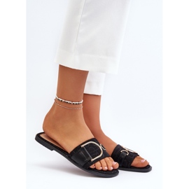 Chanclas de mujer brillantes con tops negros decorados 2