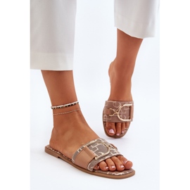 Chanclas de mujer brillantes con decoración en la punta marrón 4