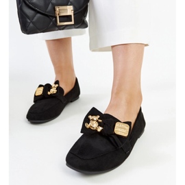 Mocasines negros con imperdible decorativo Kibra 3