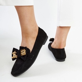 Mocasines negros con imperdible decorativo Kibra 4