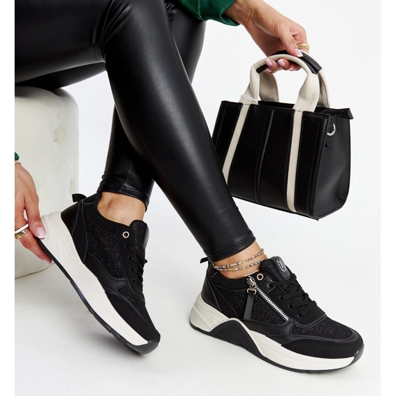 Zapatillas negras brillantes con plataforma Makda. negro 1