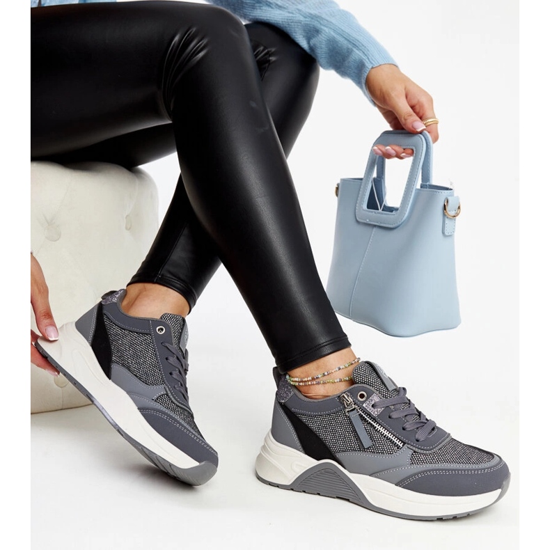 Zapatillas grises brillantes con plataforma Makda. 1