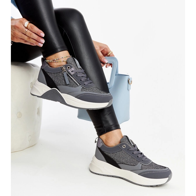 Zapatillas grises brillantes con plataforma Makda. 2