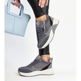Zapatillas grises brillantes con plataforma Makda. 3