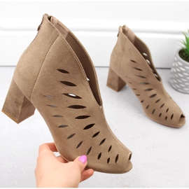 Botines de mujer calados de ante capuchino Potocki LE20318 marrón 1