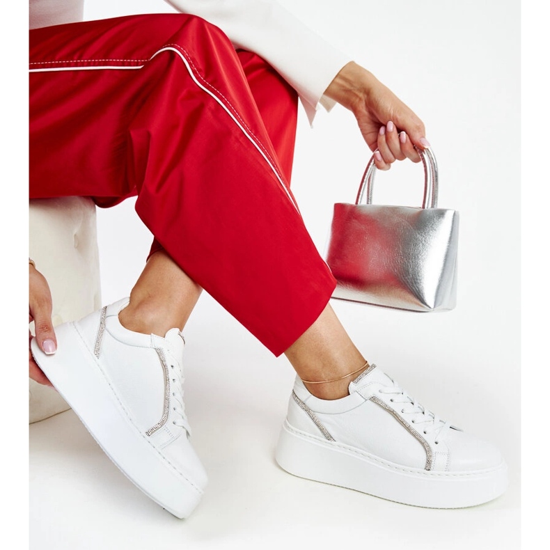 Deportivas Karino de piel blanca con pedrería blanco 1