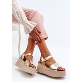 Sandalias de cuña Geferia doradas para mujer dorado 1