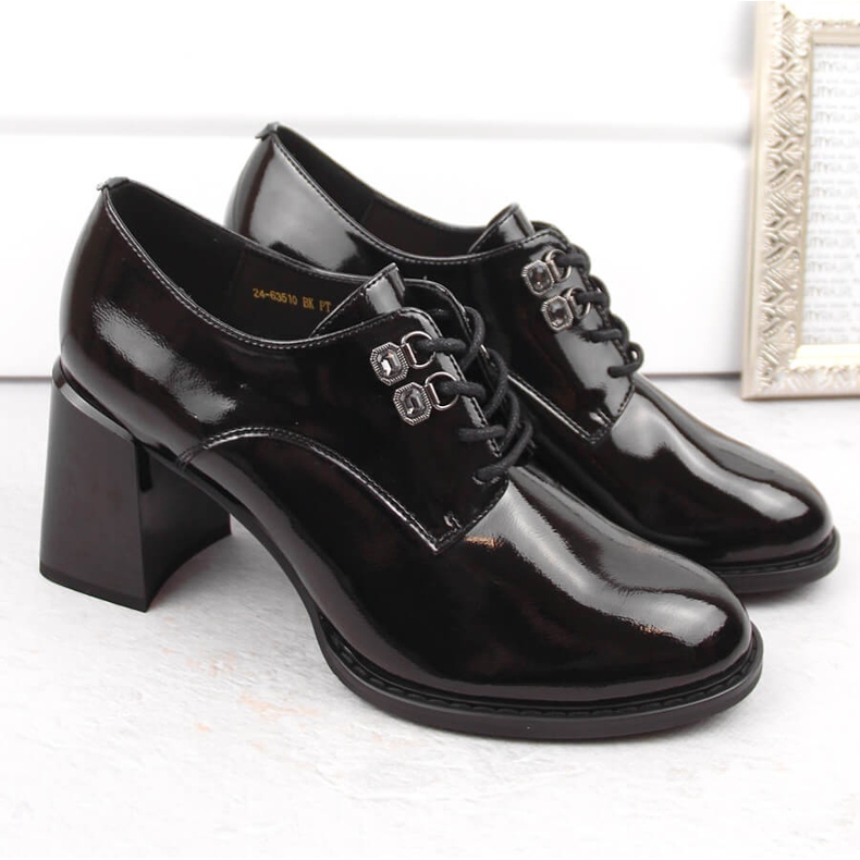 Zapatos de mujer en charol con tacón decorativo negro Vinceza 63510 1