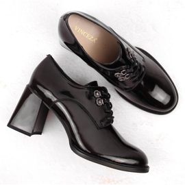 Zapatos de mujer en charol con tacón decorativo negro Vinceza 63510 2