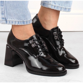 Zapatos de mujer en charol con tacón decorativo negro Vinceza 63510 3