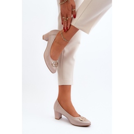 Vinceza Salón Aeliris beige con tacón bajo y decoración 4