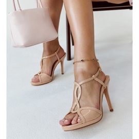 Sandalias de tacón alto de charol rosa claro de Vappu rosado 1