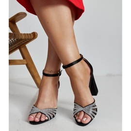 Sandalias de tacón alto brillantes negras de Zrinka negro 3
