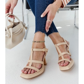 Sandalias de tacón beige claro confeccionadas en ecopiel Pirjo 1