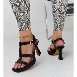 Sandalias negras de tacón confeccionadas en ecopiel Pirjo negro 4