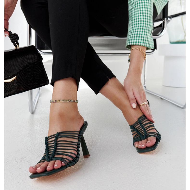 Zapatos de tacón verde oscuro de Borna 1