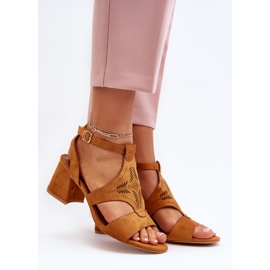 Sandalias de tacón bajo Eleriva color camel marrón 2