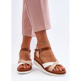 Sandalias con cuña y tiras Kioda beige 7