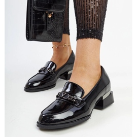 Zapatos de charol negro de Vinceza. 2