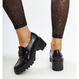 Zapatos negros con aplicación de piel de Vinceza. 3
