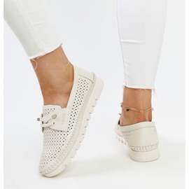 Zapatos calados de piel beige de Vinceza 4