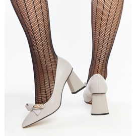 Zapatos de tacón alto en piel grises de Vinceza 3