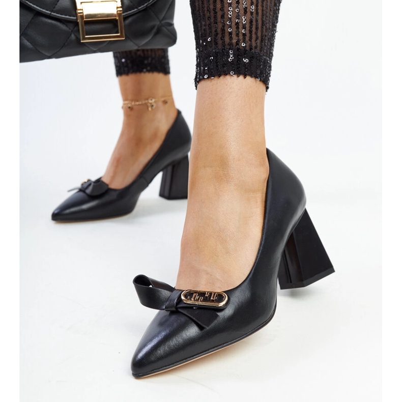 Zapatos de tacón alto en cuero negros de Vinceza 1