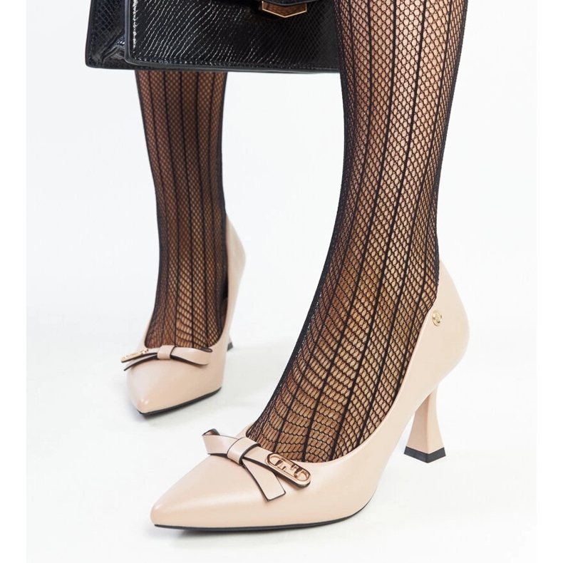 Zapatos de tacón beige de Vinceza 1