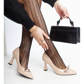 Zapatos de tacón beige de Vinceza 4