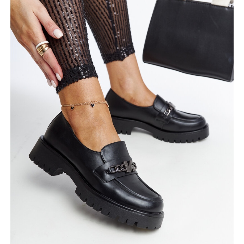 Mocasines negros con aplicación de piel de Vinceza 1