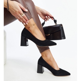 Zapatos de tacón alto en cuero negros de Vinceza 1