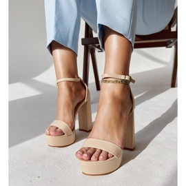 Sandalias de tacón beige de Sille 1