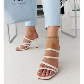 Chanclas tacón Semira blanco 2