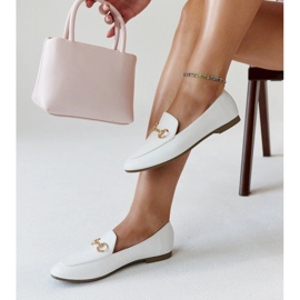 Mocasines blancos con hebilla de Erminia 1