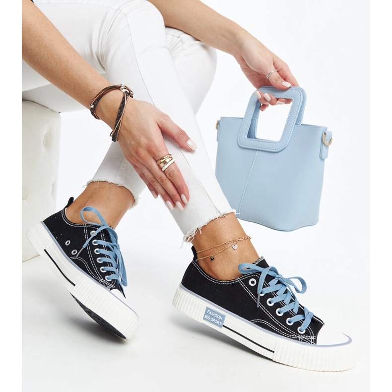 Zapatillas negras con cordones de colores Jadranka negro 1