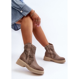 Zazoo 3470 Botas de mujer de ante con tacón plano capuchino calado beige 1 Zazoo 3470 Botas de mujer de ante con tacón plano capuchino calado beige 1