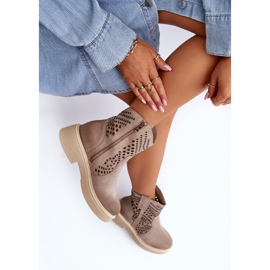 Zazoo 3470 Botas de mujer de ante con tacón plano capuchino calado beige 2 Zazoo 3470 Botas de mujer de ante con tacón plano capuchino calado beige 2