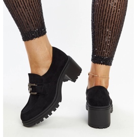 Zapatos negros con aplicación de piel de Vinceza. 2