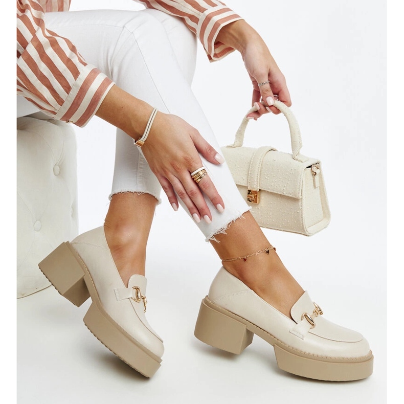 Zapatos de tacón en ecopiel beige de Vinceza 1