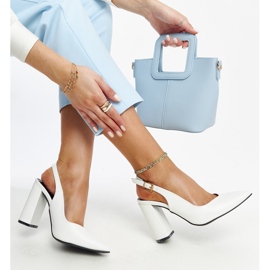 Zapatos blancos con tacón abierto de Wechsler 1