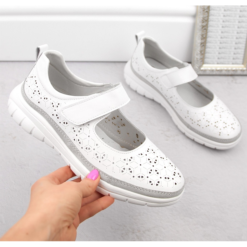 Zapatos mujer piel calada con velcro, blanco Filippo DP6073 1