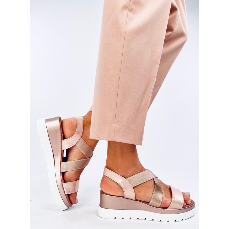 Sandalias Caden color champán rosa 2