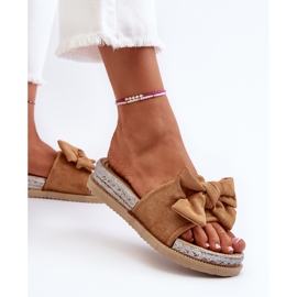 Chanclas Aflia con plataforma y lazo de mujer en color camel marrón 6