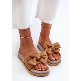 Chanclas Aflia con plataforma y lazo de mujer en color camel marrón 7