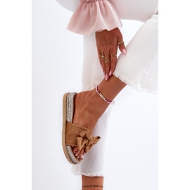 Chanclas Aflia con plataforma y lazo de mujer en color camel marrón 8